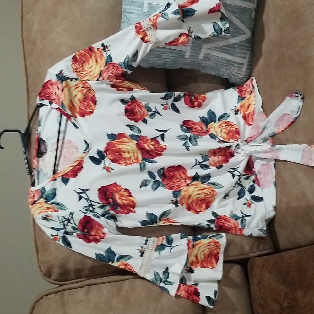 Floral tie fron, bell sleeve blouse
